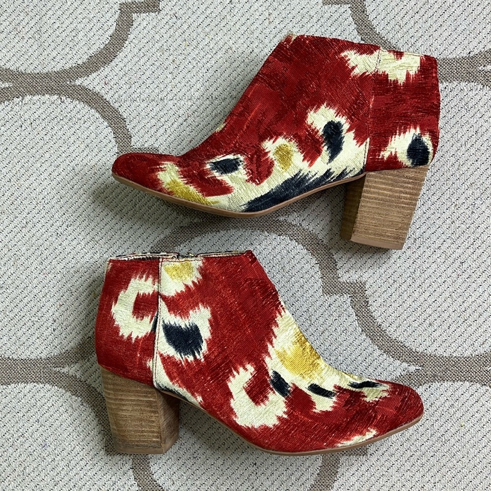 Miss Albright Anthropologie Fabric 3” heel Booties, size 7.5